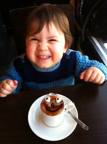 宝宝吃辅食不张嘴喂了就吐出来怎么办？